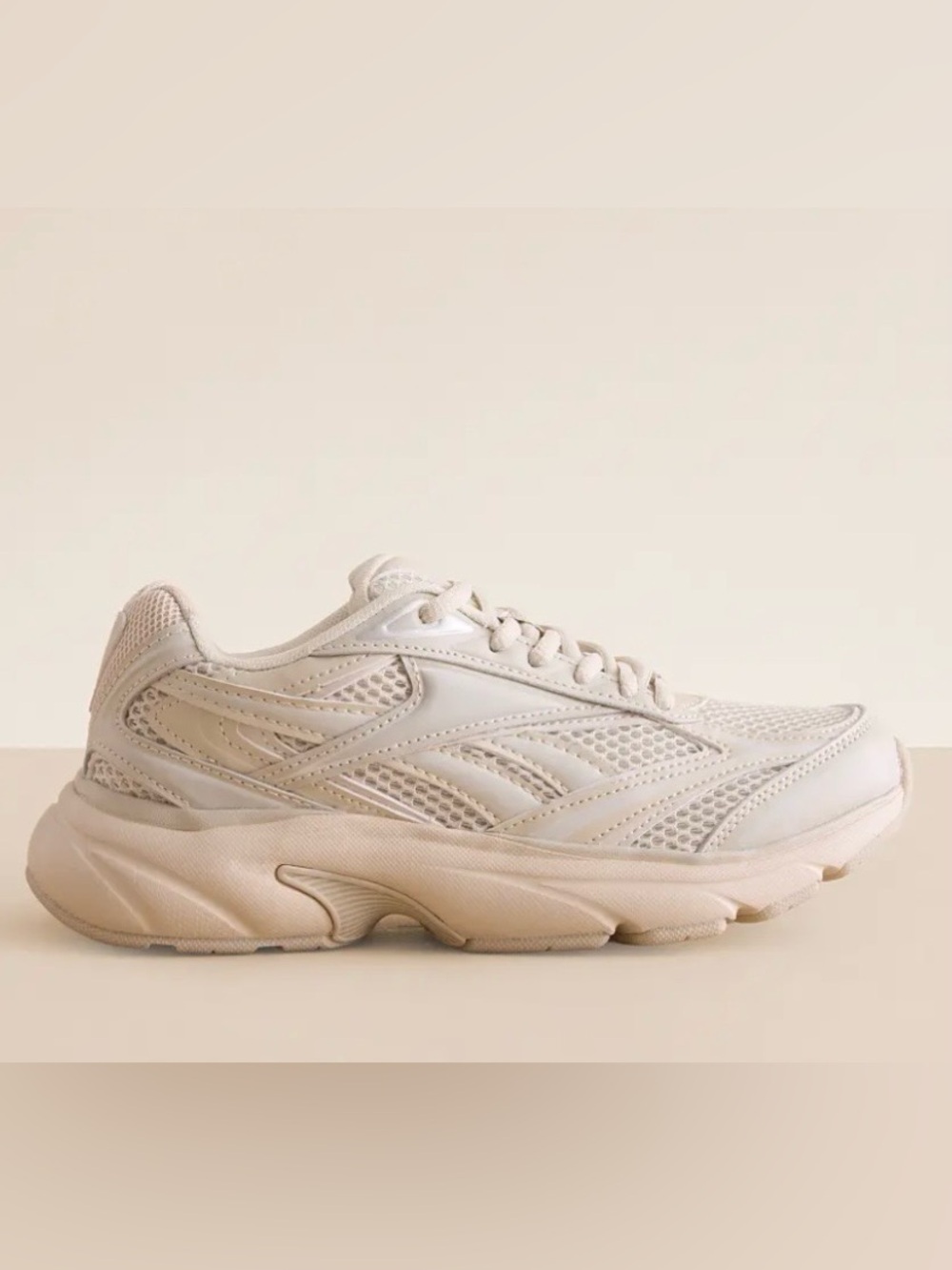 Reebok Tan Belwave Leather Sneaker-EUC